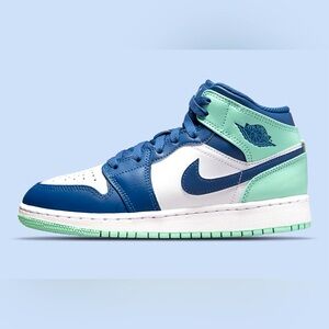 * Blue Mint Air Jordan 1 mid size 10 in men’s *